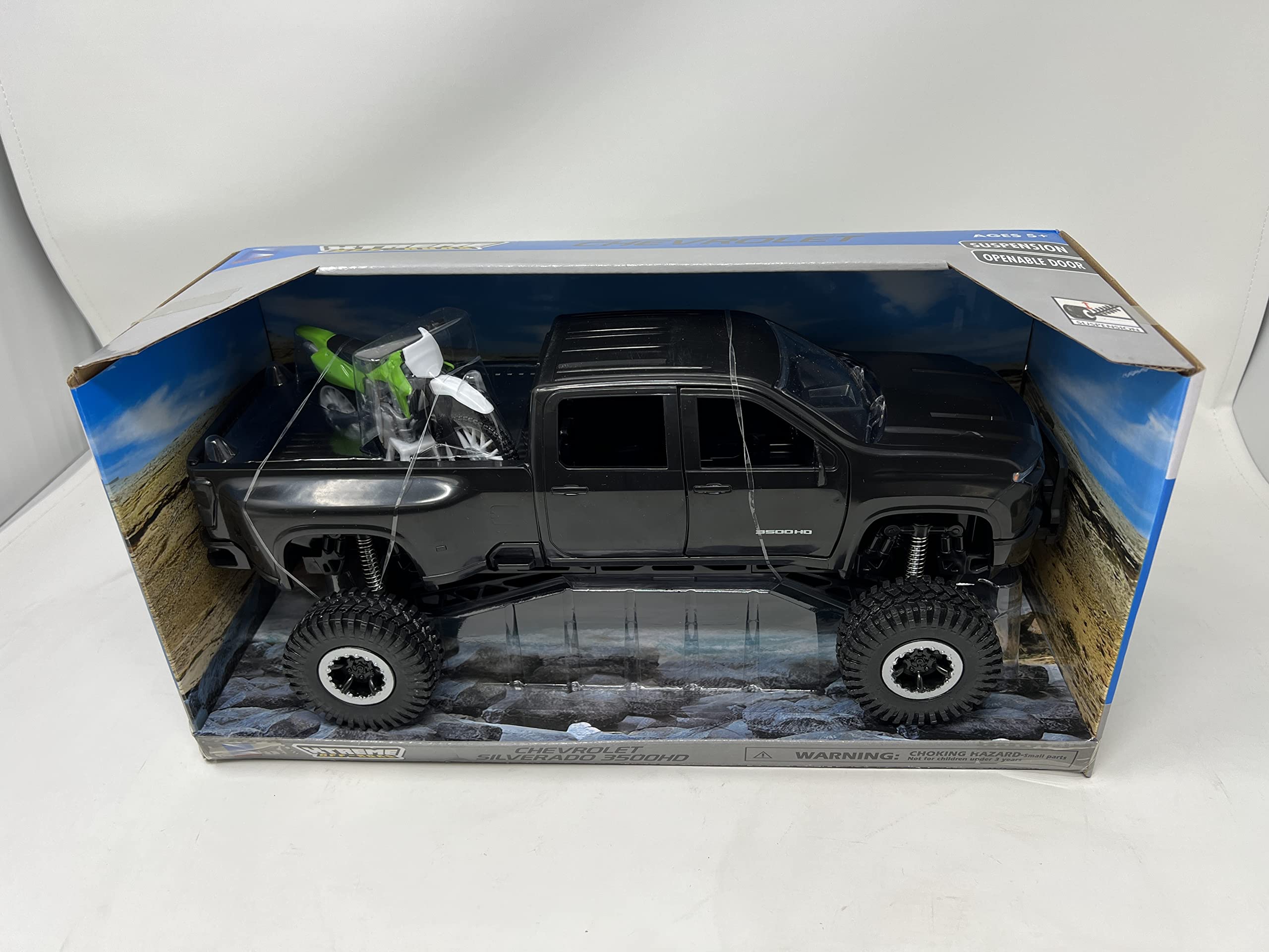 NewRay X-Treme Adventure 1:12-scale dirt bike and truck scene for action play.