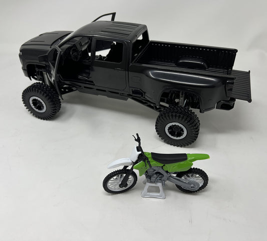 NewRay X-Treme Adventure Chevy 3500 HD truck rear gate opens for cargo play.