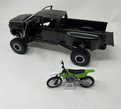 NewRay X-Treme Adventure Chevy 3500 HD truck rear gate opens for cargo play.