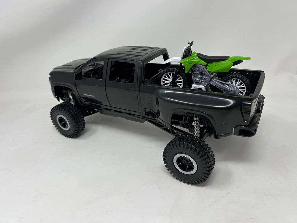 NewRay X-Treme Adventure truck suspension for realistic off-road action.