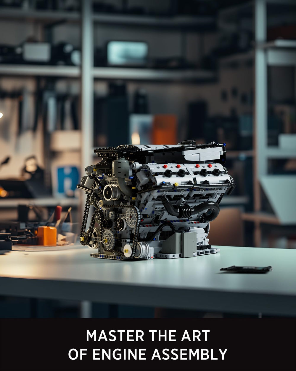 Nifeliz V8 piston assembly demonstrates synchronized movement for hands-on insight.