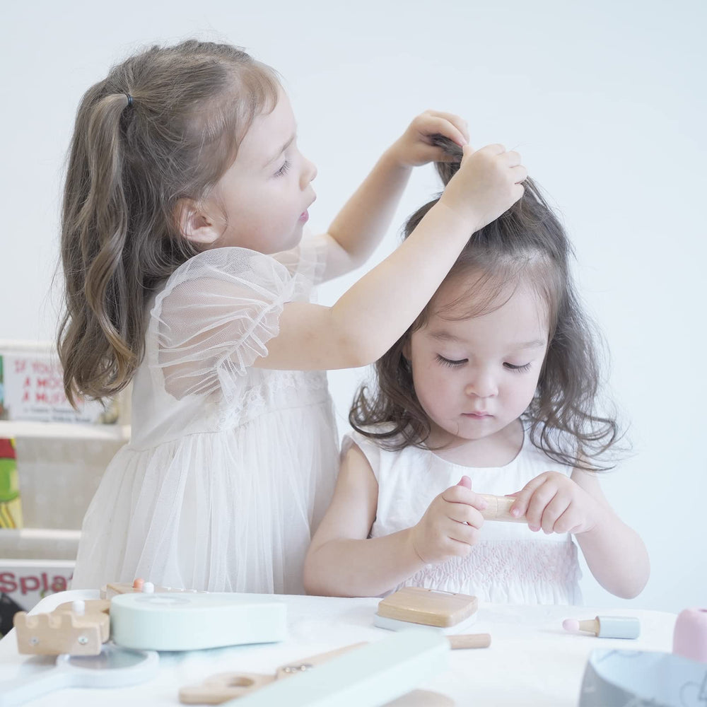 Nunukids foundation box and makeup case showcase organized storage during playtime.