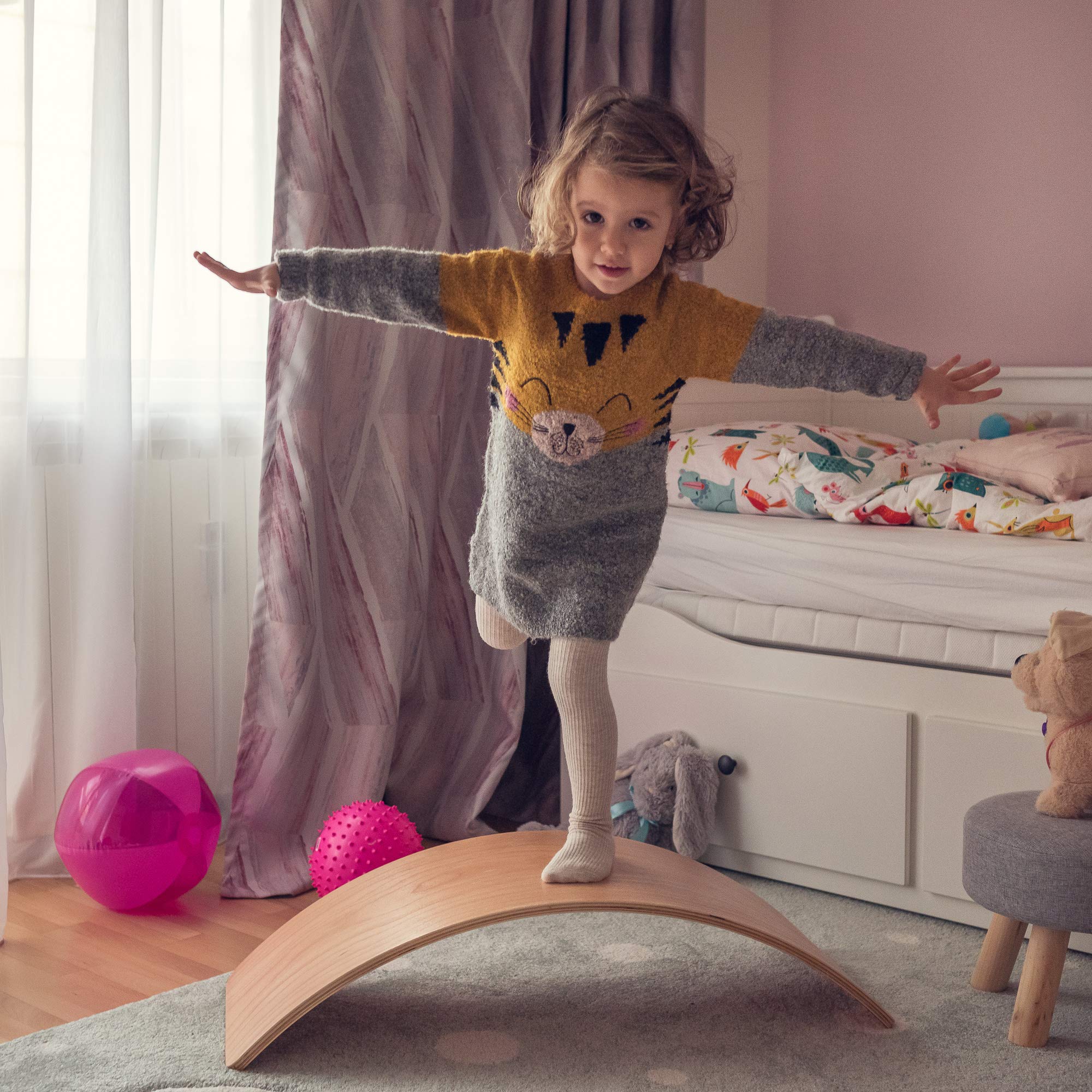Nutty Toys wobble board assembly image underlines 35-inch size.
