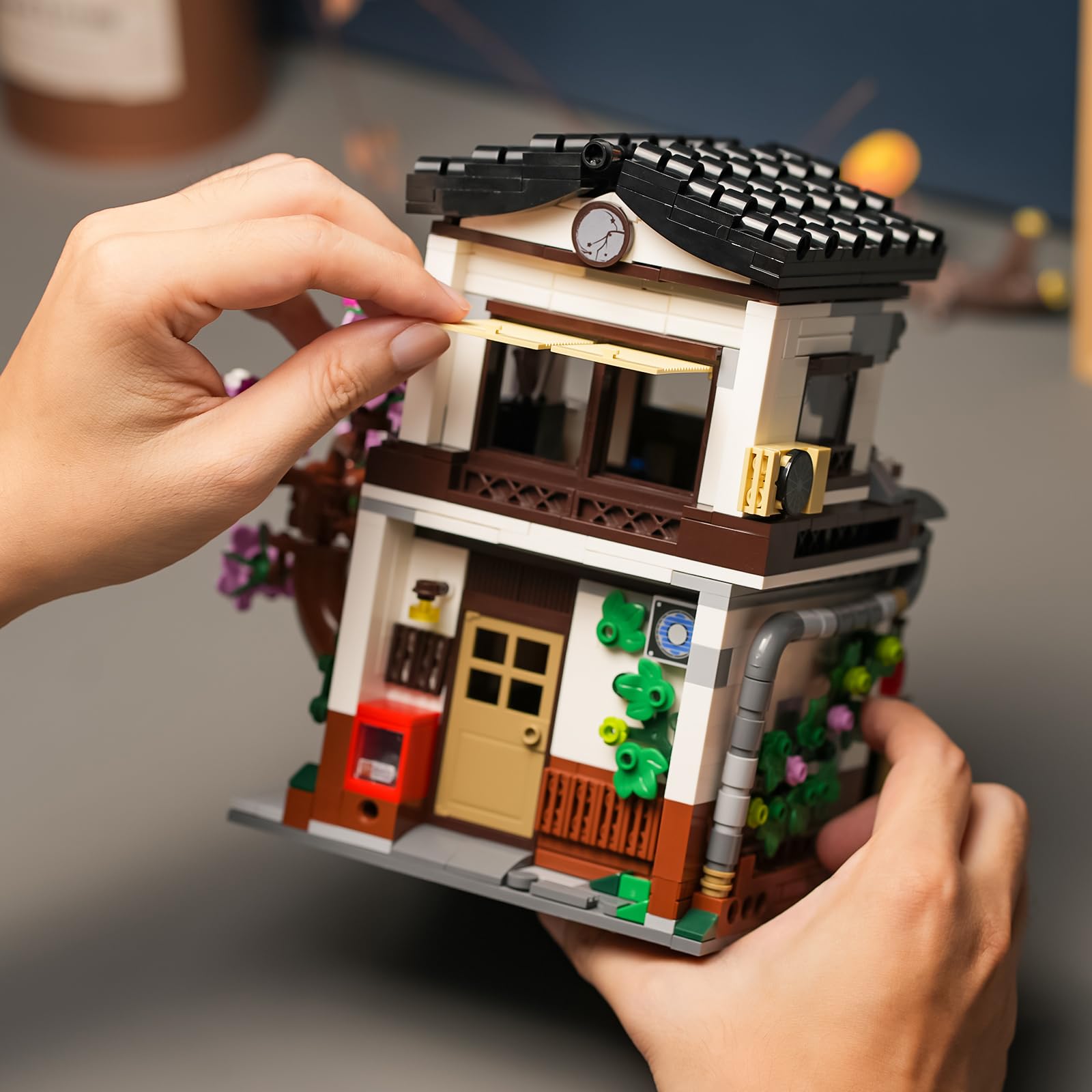Onederbkk Cherry Blossom House second-floor living room for cozy, decorative play.