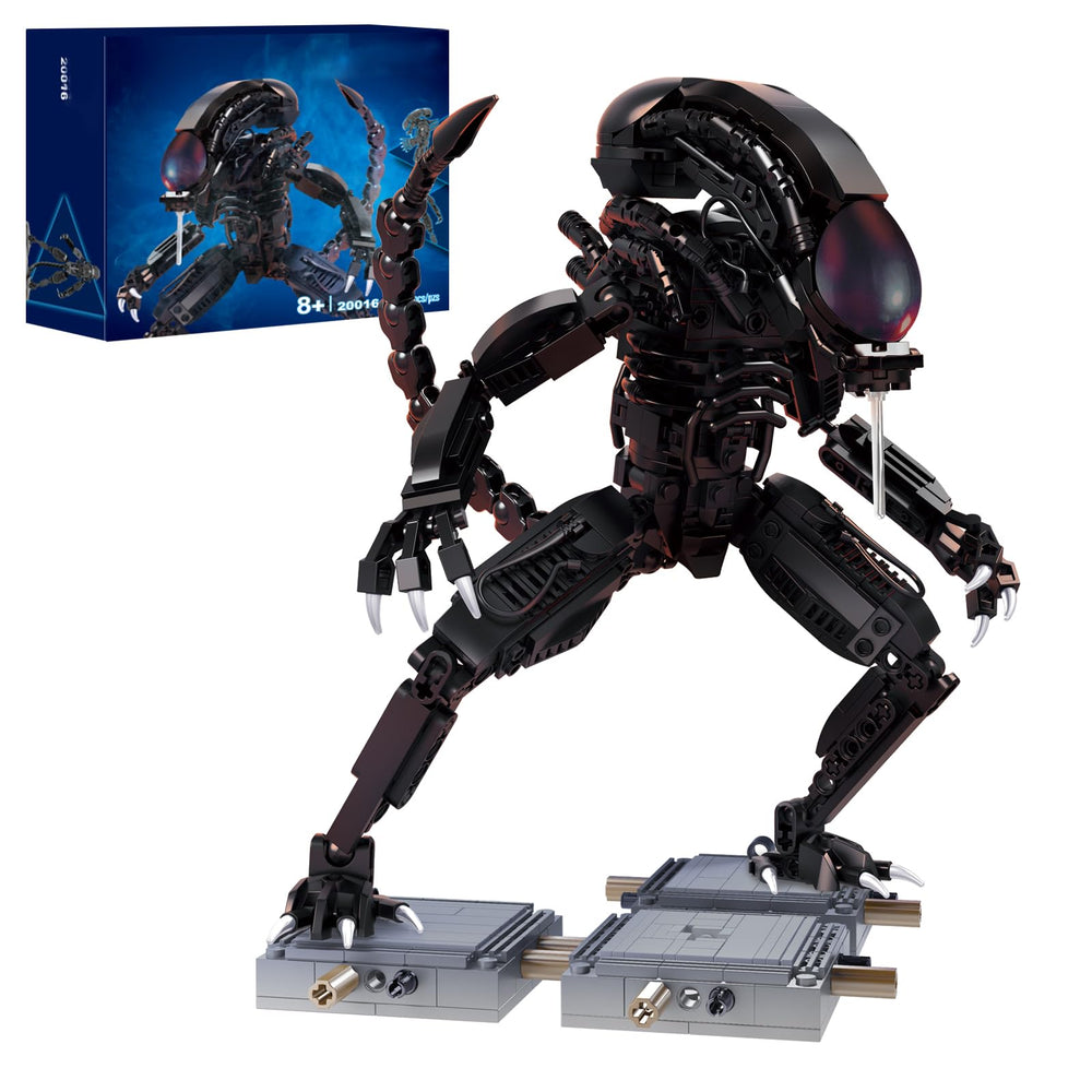 onederbkk Xenomorph build kit assembly with LEGO-compatible pieces