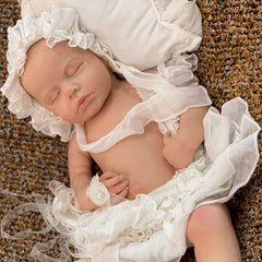 OtardDolls 6.2 lb weight offers a lifelike hold.