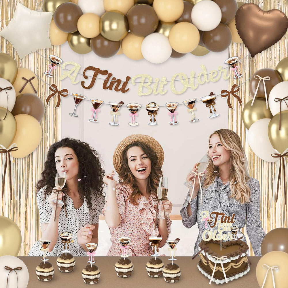 Ouddy Party foil balloons elevate centerpieces with metallic shimmer.