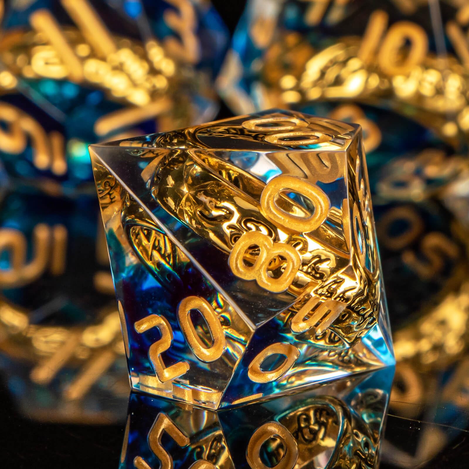 OUKELANWO D6 and D4 dice side-by-side on table for game use