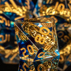OUKELANWO D6 and D4 dice side-by-side on table for game use
