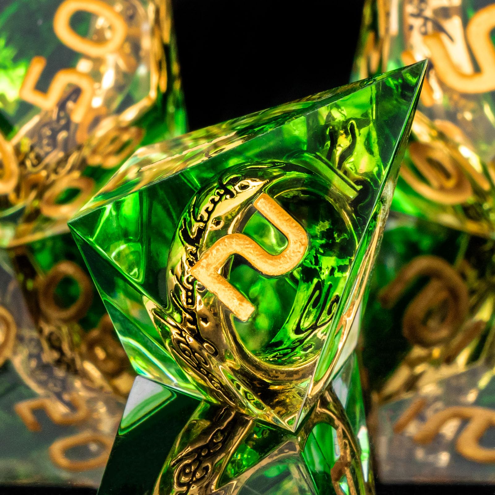 OUKELANWO Ring-themed D&D dice enhance immersion during play.
