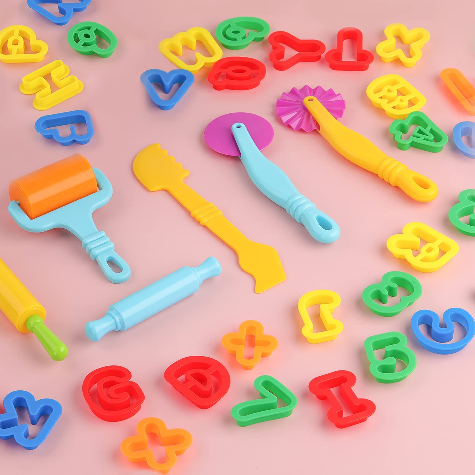 Oun Nana colorfully designed tools encourage collaborative, imaginative dough sessions.