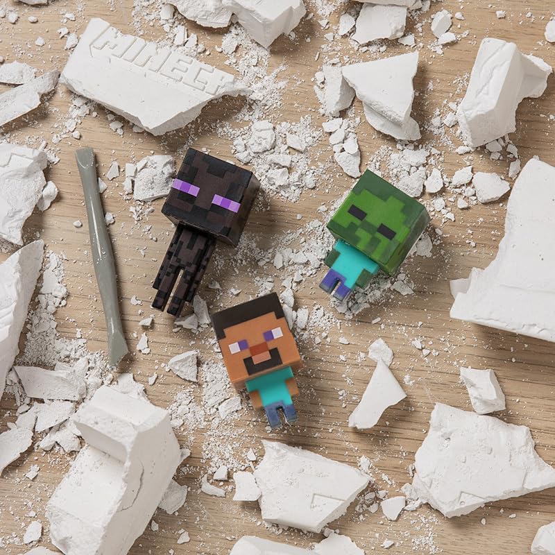 Paladone Minecraft Excavation Kit: included digging tool for precise excavations.
