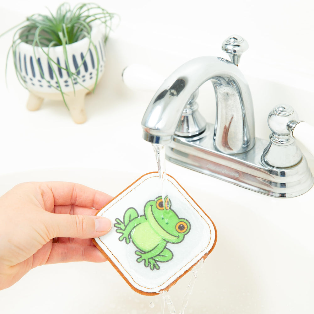 Peapod Play chameleon card boosts color matching and imaginative play
