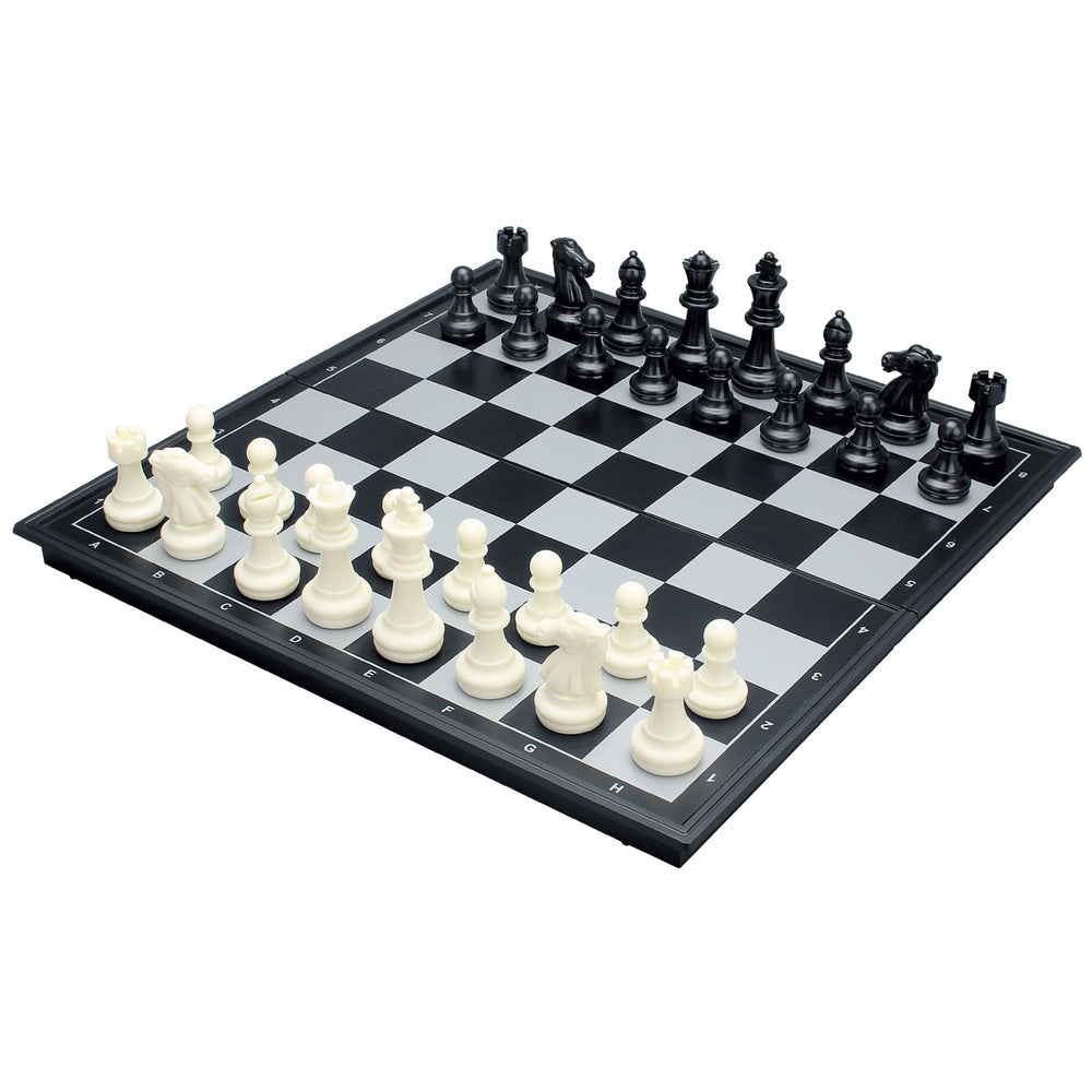 Pedolini magnetic chess pieces on board demonstrating secure hold