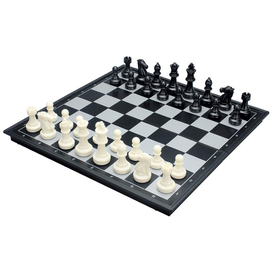 Pedolini magnetic chess pieces on board demonstrating secure hold