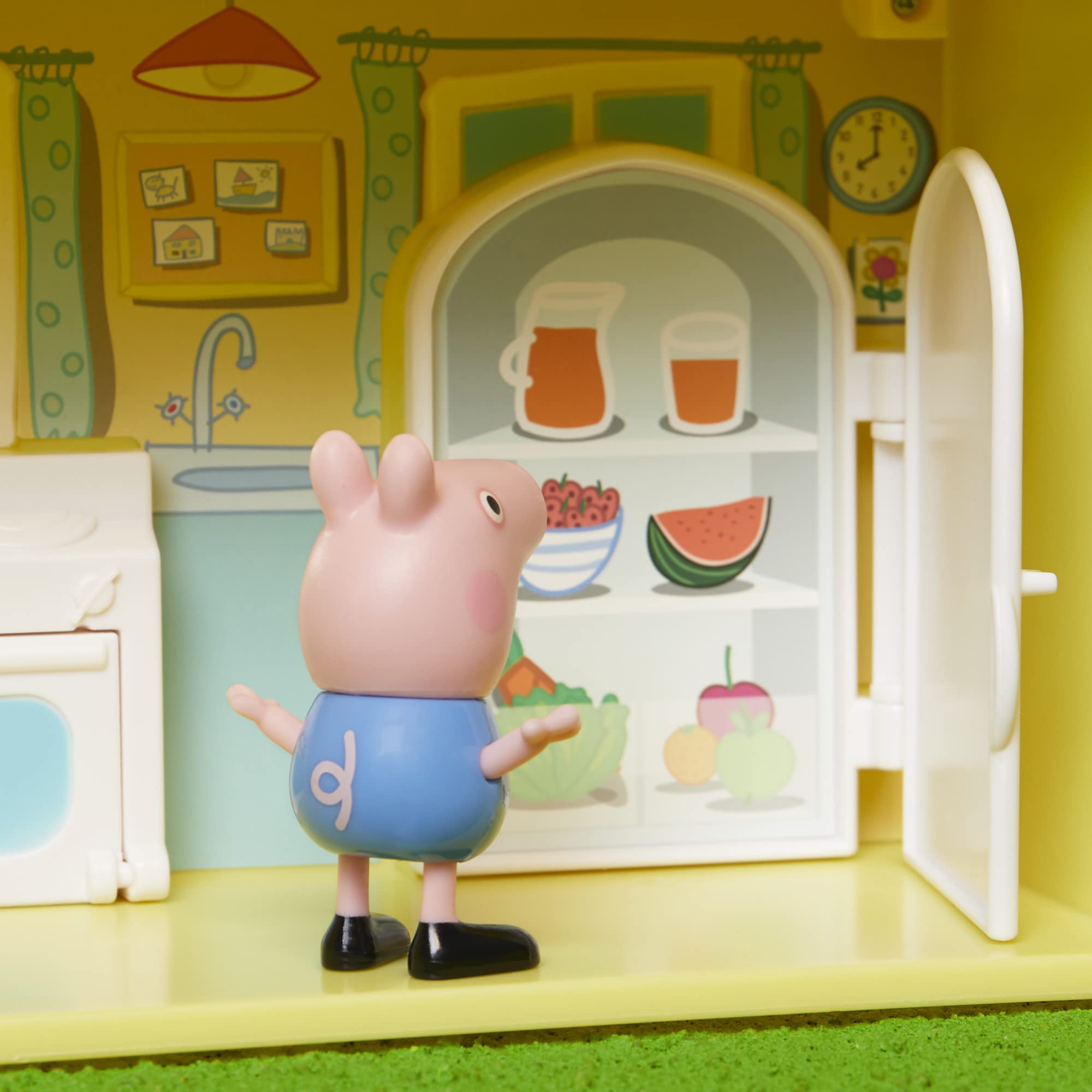 Encourages cooperative play and storytelling for preschoolers