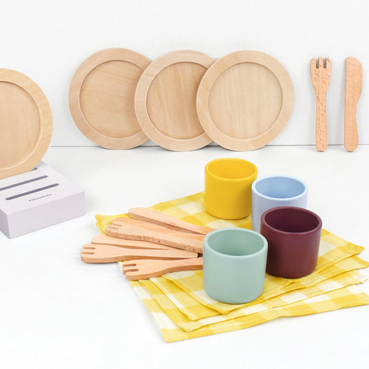 Pillowhale wooden dinnerware stand displaying the 21-piece playset for interactive play