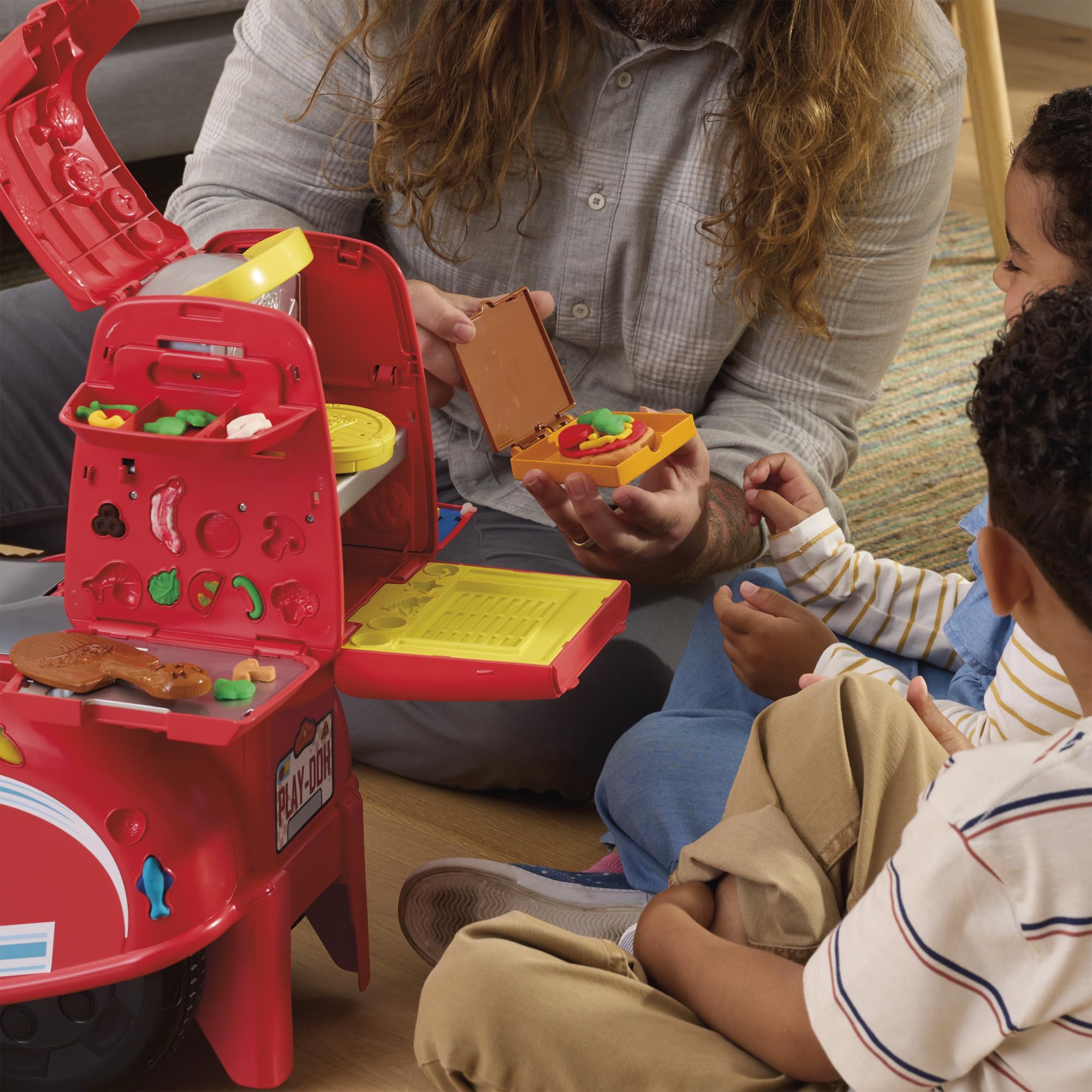 Play-Doh kit with 16 tools and 10 colors for creative play