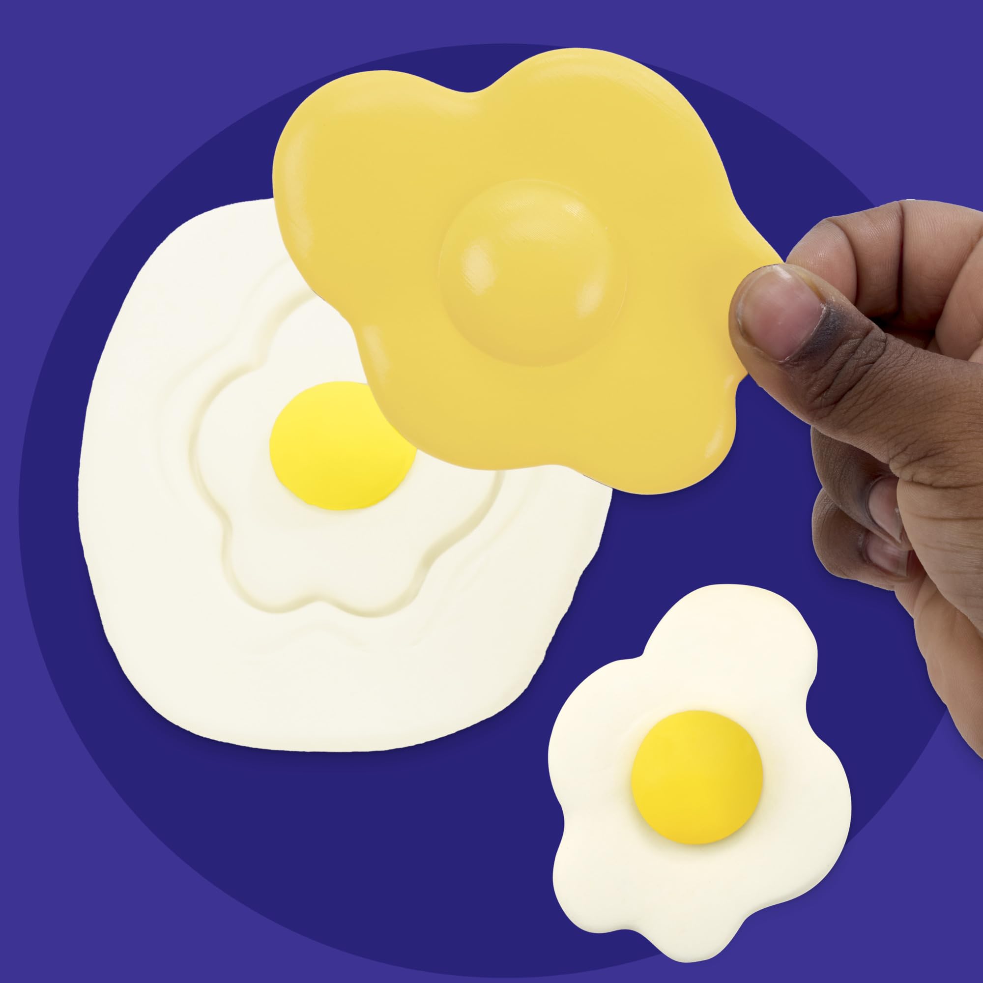 Berry basket and syrup bottle detail from Play‑Doh set for realistic pretend breakfast play