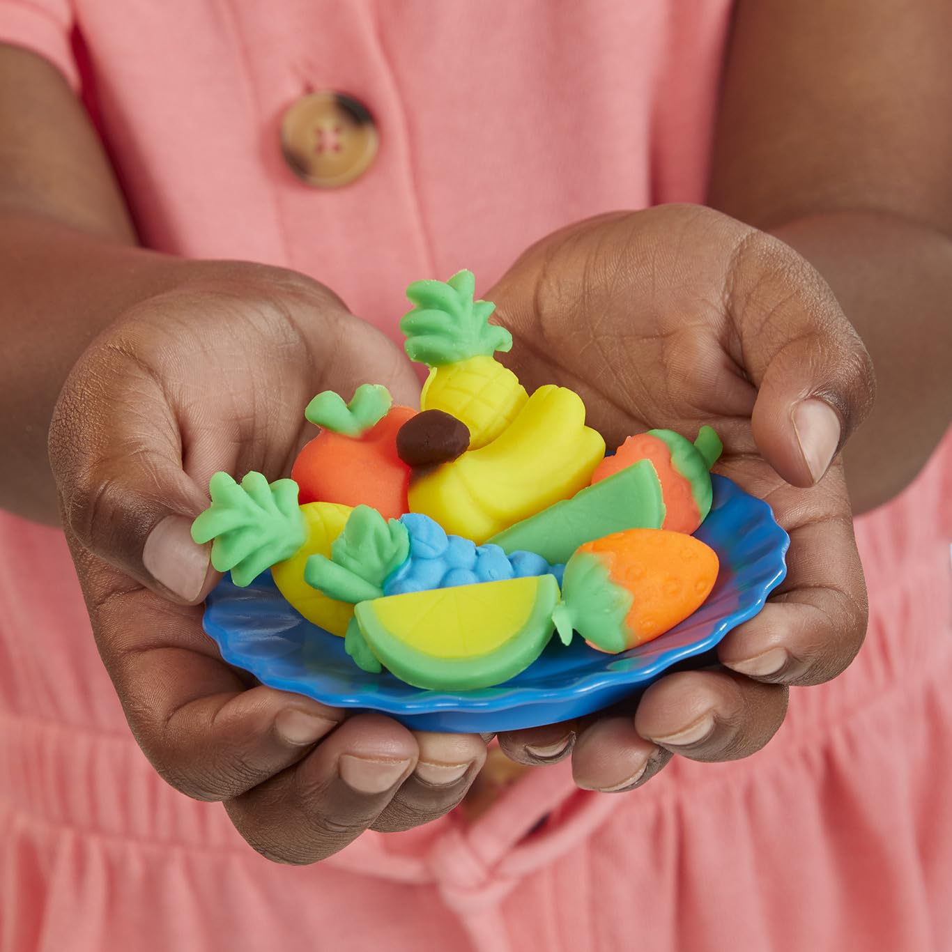 Play-Doh Kitchen Creations Busy Chef's Restaurant Playset five color canisters bring vibrant meals to life.