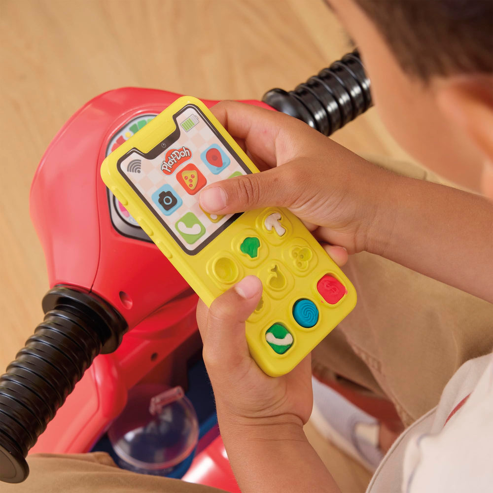 Oven stamp and spin action on Play-Doh Pizza Delivery Scooter