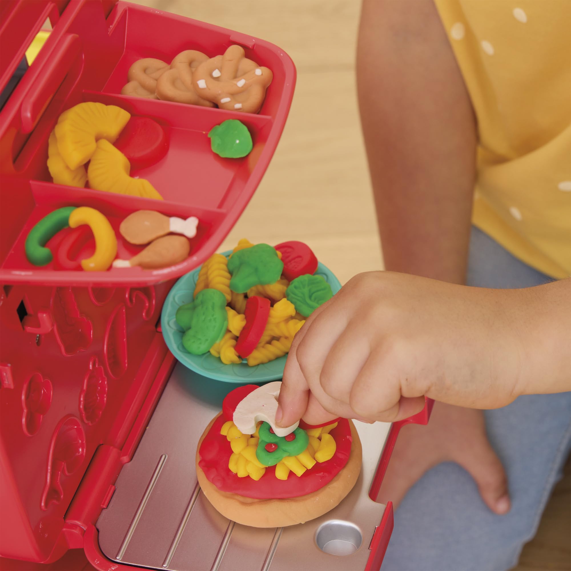 Pizza box slot on Play-Doh Pizza Delivery Scooter keeps deliveries tidy