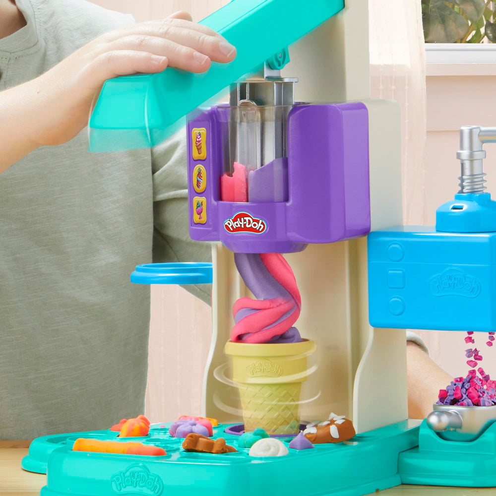 Play-Doh Rainbow Swirl packaging with 10 oz of clay for extended creativity