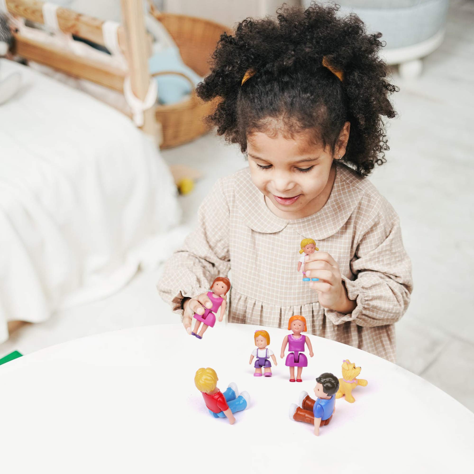 Playkidz family figures: dollhouse playset enabling imaginative scenes.