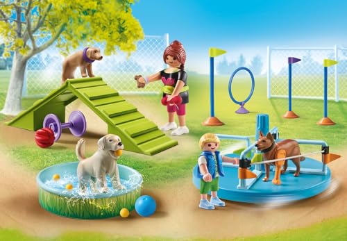 Playmobil Dog Park pool scene showing cooling splash for dogs after activity.