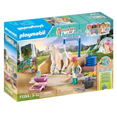 Playmobil Isabella hairbrush-grooming scene supports storytelling and fine motor skills.