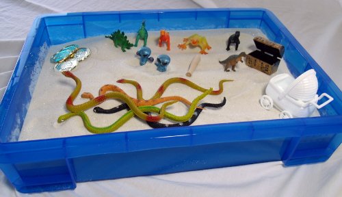 PlayTherapySupply lockable handles on tray show secure lid and easy stacking for travel.