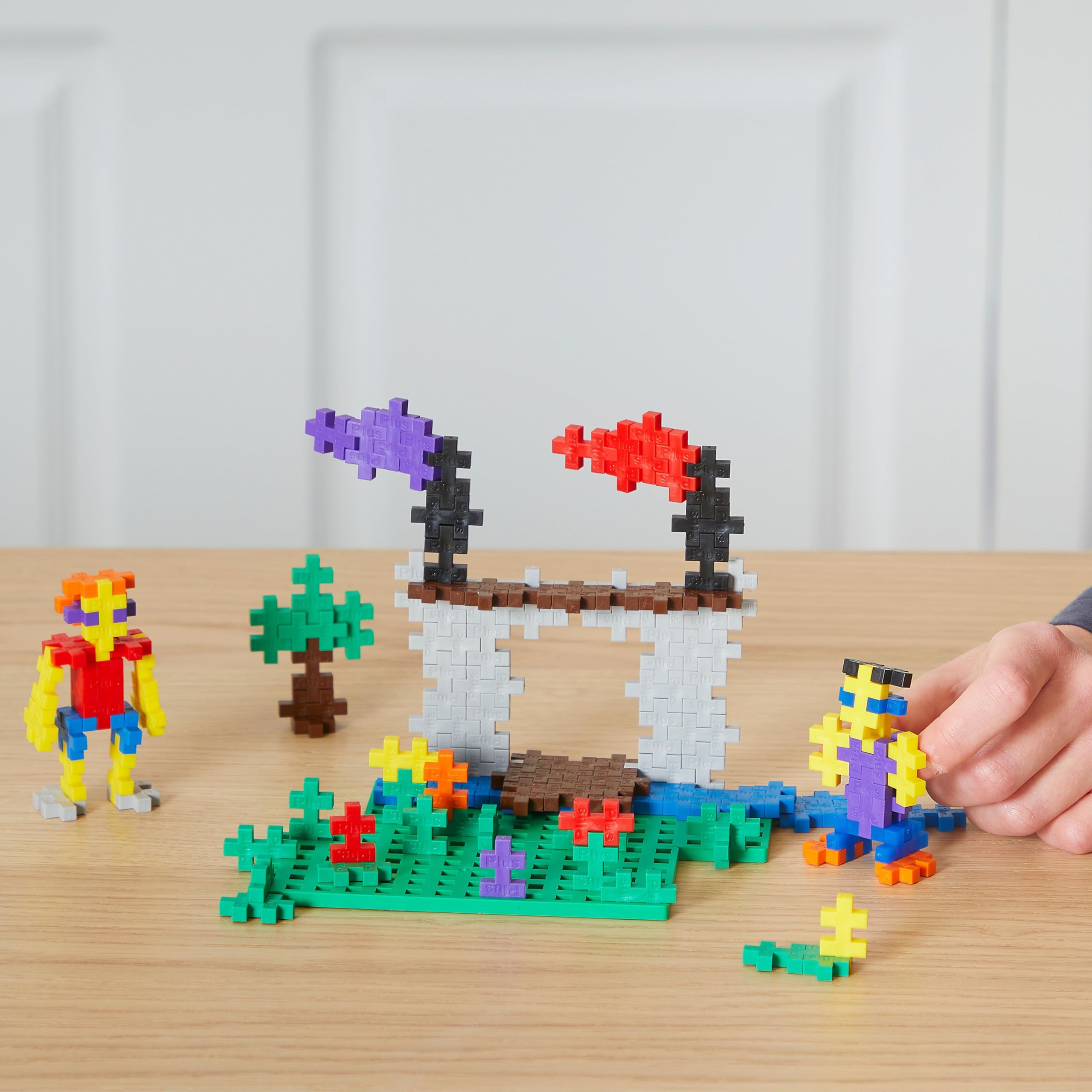 Plus Plus Learn to Build Set guide book provides step-by-step inspiration.
