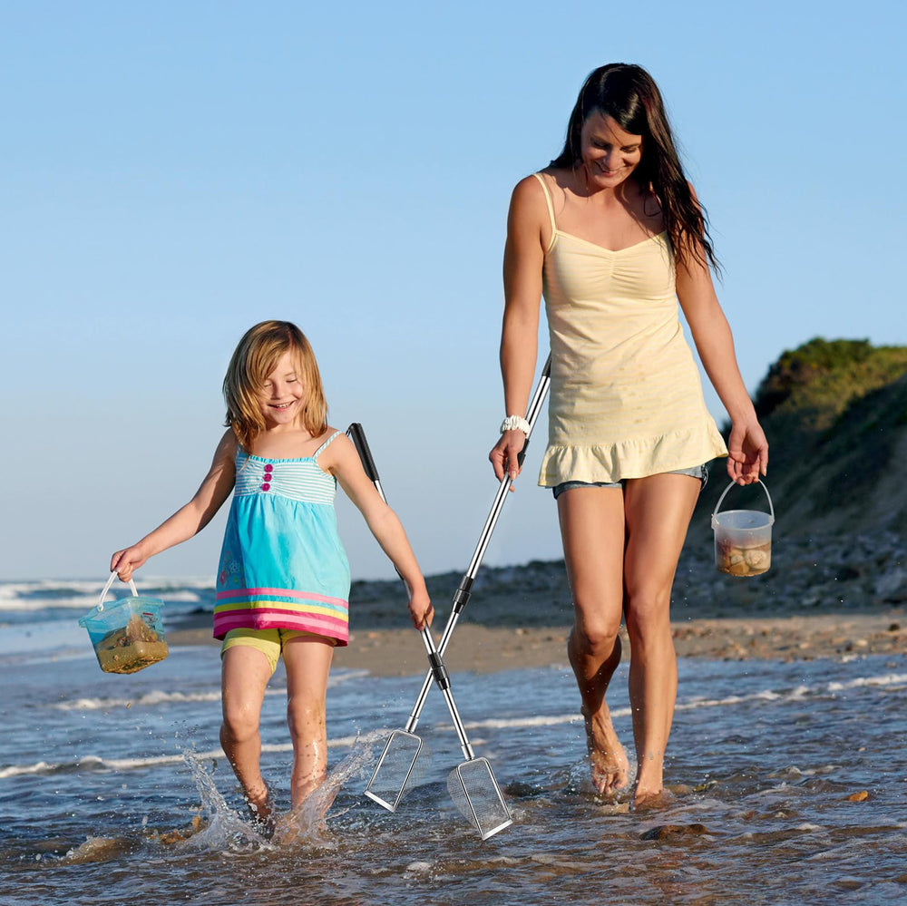 POILKMNI shark tooth sifter features removable mesh for easy cleaning after digging.