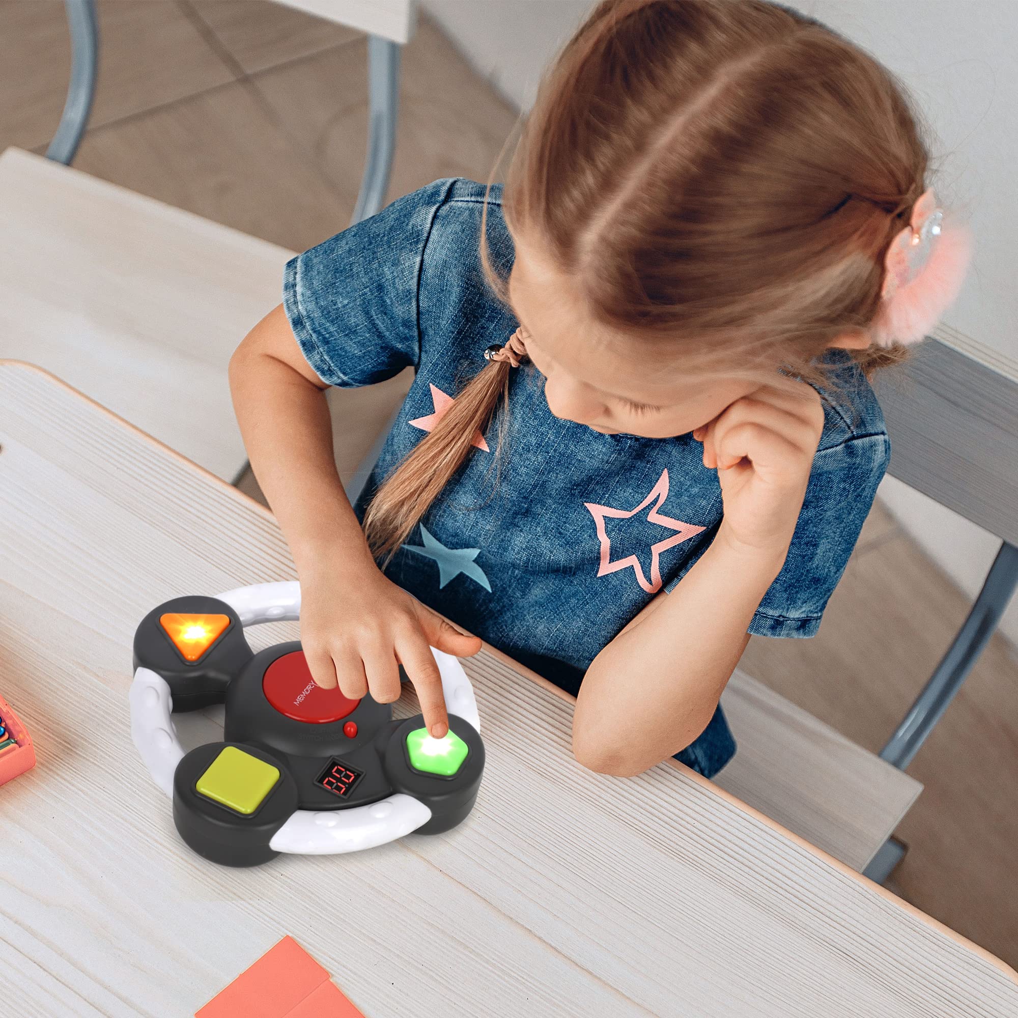 Point Games Memory Flash durable, lightweight design fits kids' grasp.