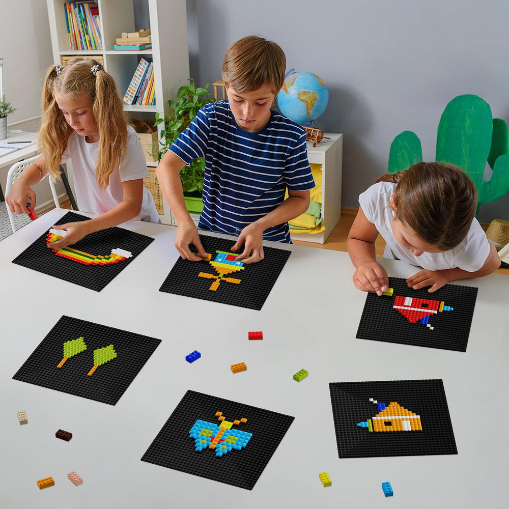 Pokiiulk black baseplates provide sturdy foundation for displays.