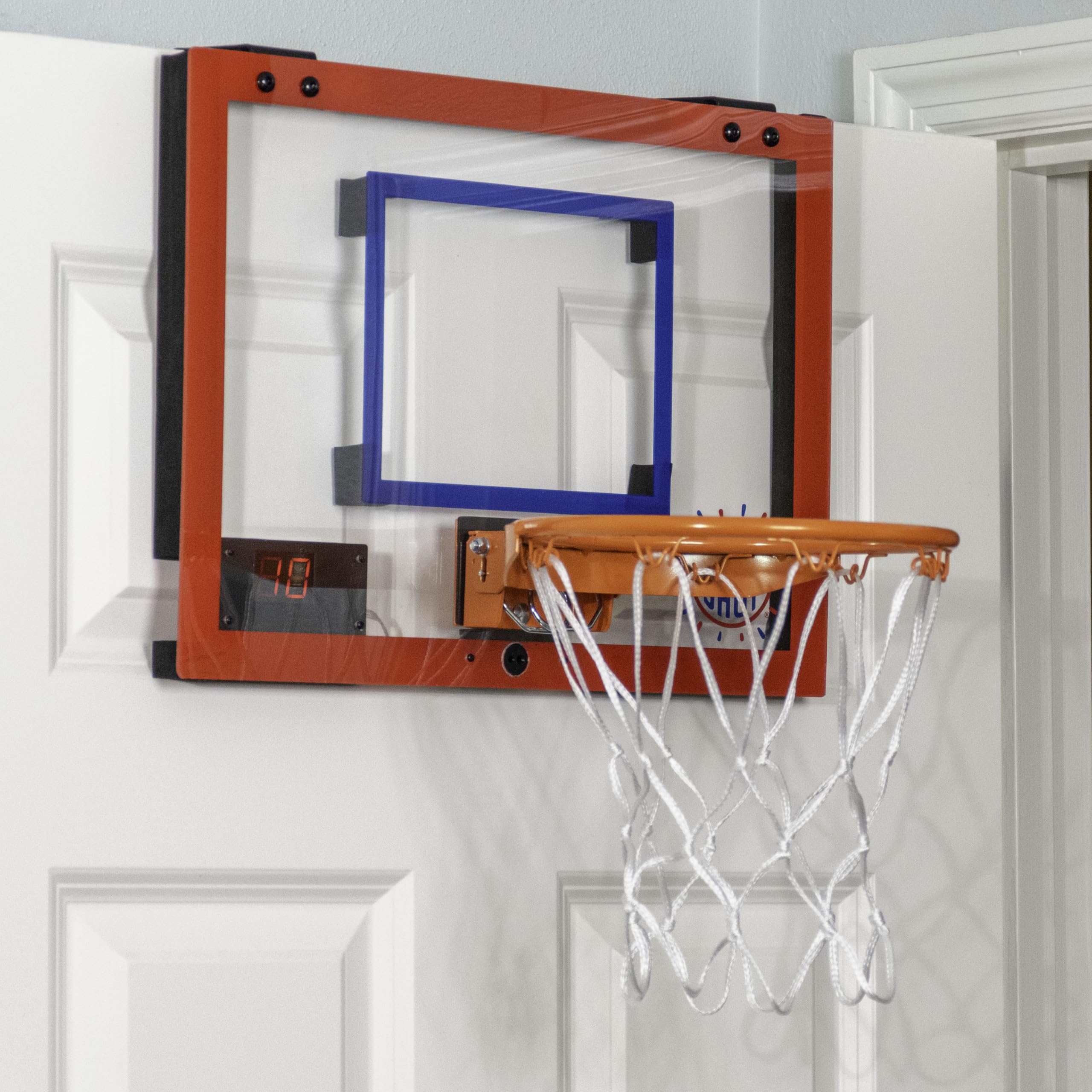 Pop-A-Shot Super Slam with two balls and a pump for ready-to-play sessions.