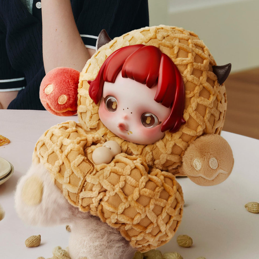 POP MART Skullpanda blind box figure highlights the random design and collectible appeal.