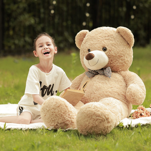 Poutmac 47inch teddy bear face closeup shows a friendly smile for comforting companionship.