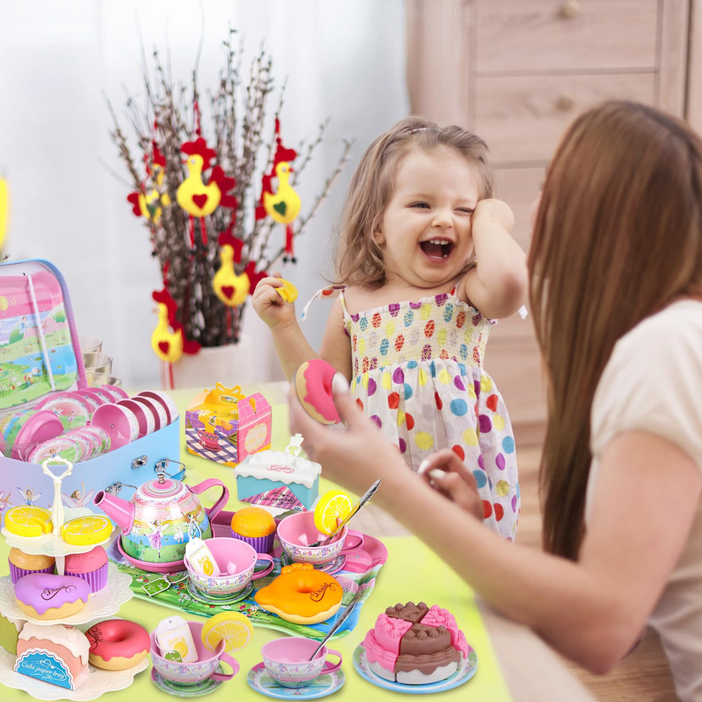 PRE-WORLD tablecloth and carrying case support tidy, portable play sessions.