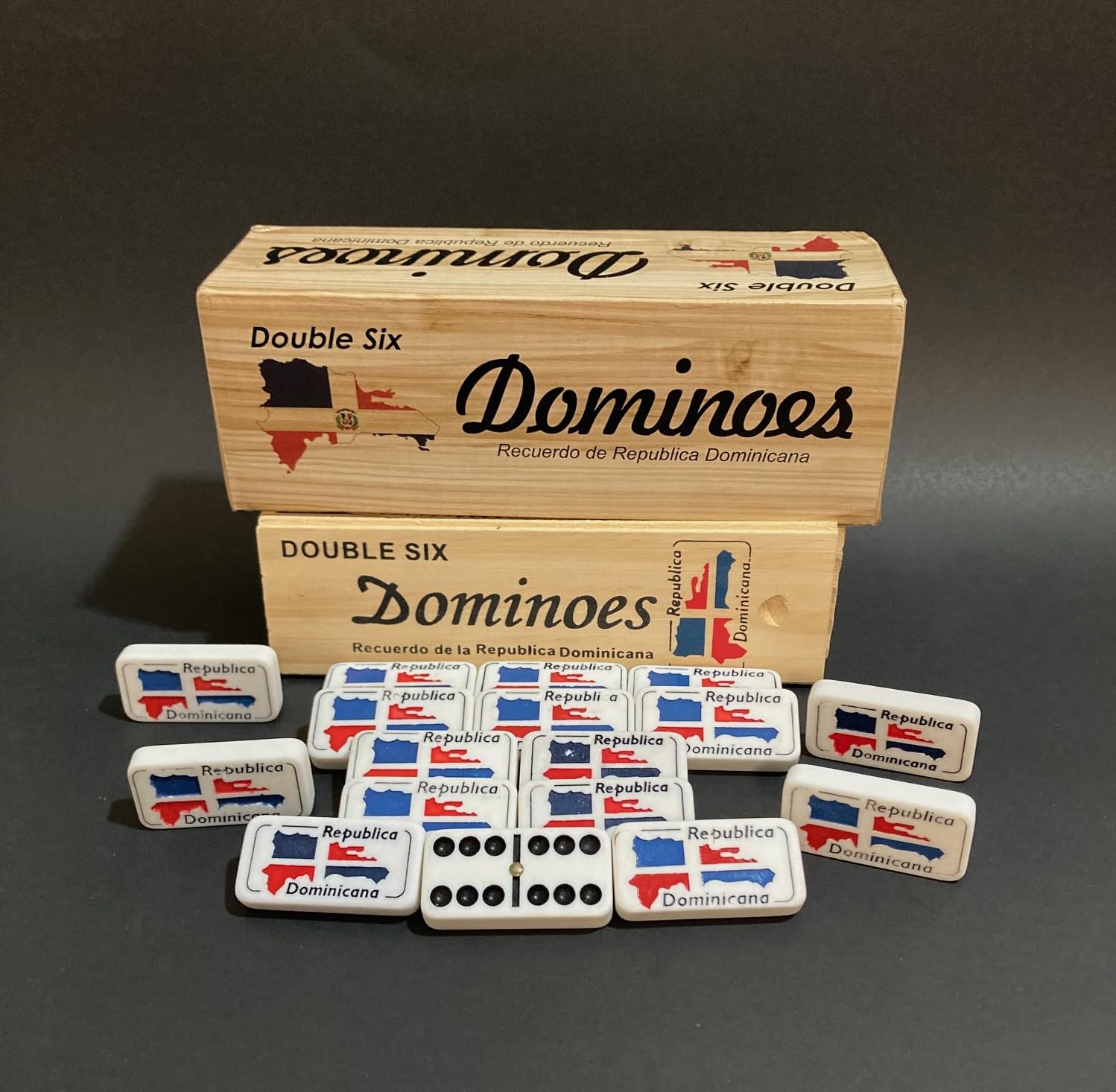 PRK 14 novelty-size domino set designed for easy handling and flexible use.
