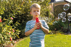 Pustefix Bubble Bear bubble-ring emergence enables instant blowing moments.