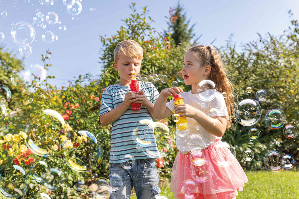 Pustefix Bubble Bear cap-removal design prevents spills during play.
