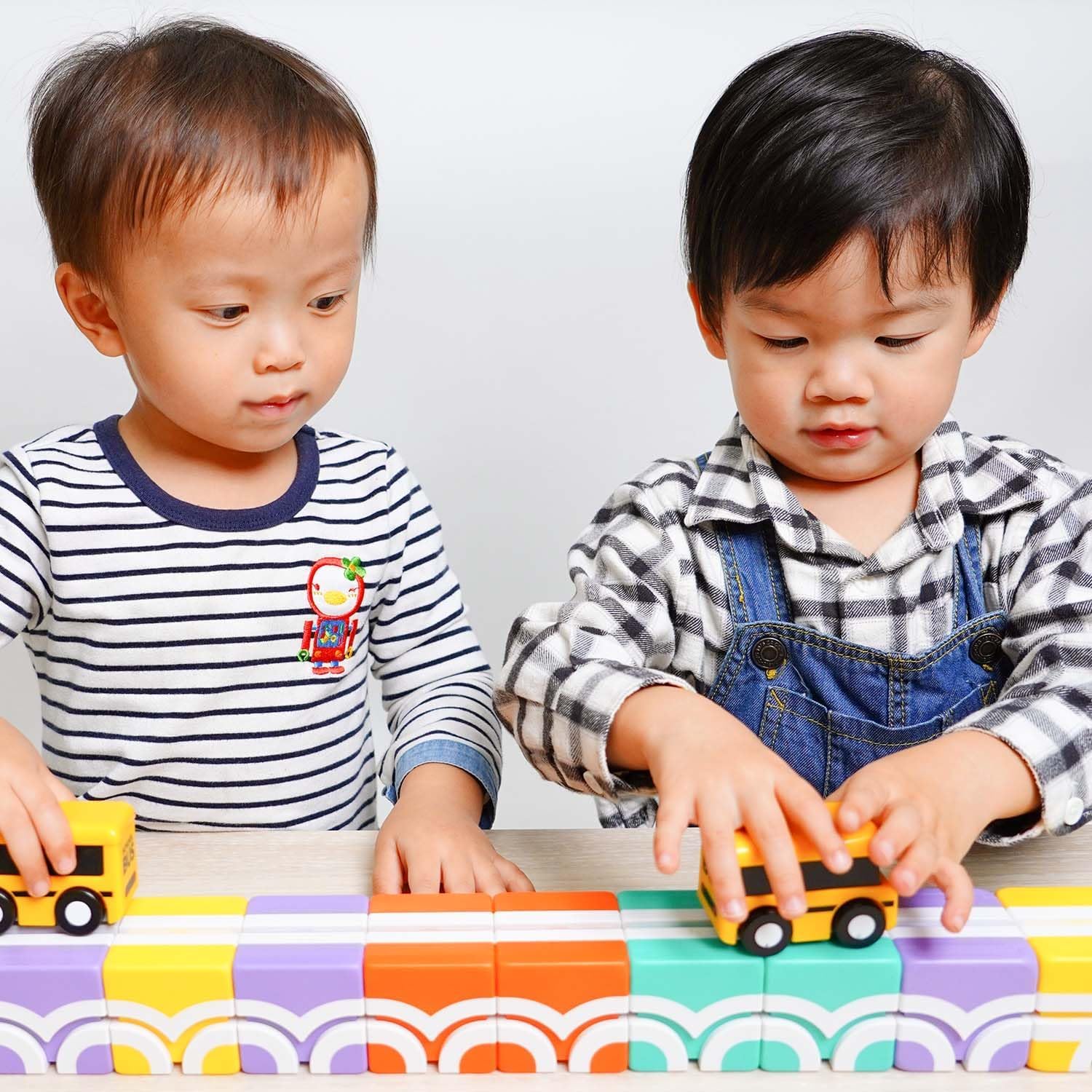 QBI gift idea: magnetic blocks set for ages 1+ promoting educational fun