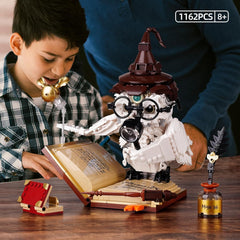 QFJ Ideas Magic World Owl Building Set display base supports elegant presentation.