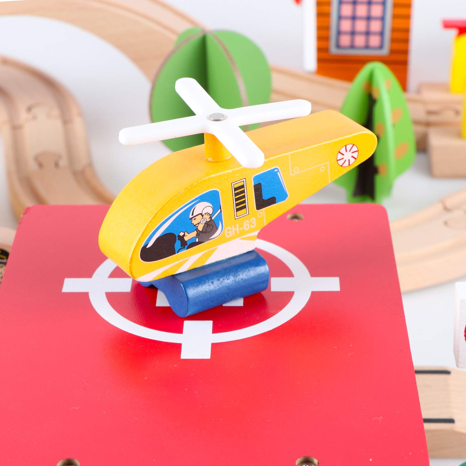 Qilay magnet trains encourage magnetic play and interactive track building