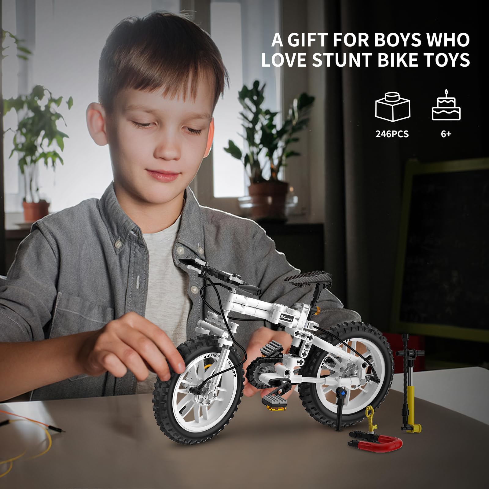 QLT QIAOLETONG foldable mechanism in action shown by pedal turning close-up.