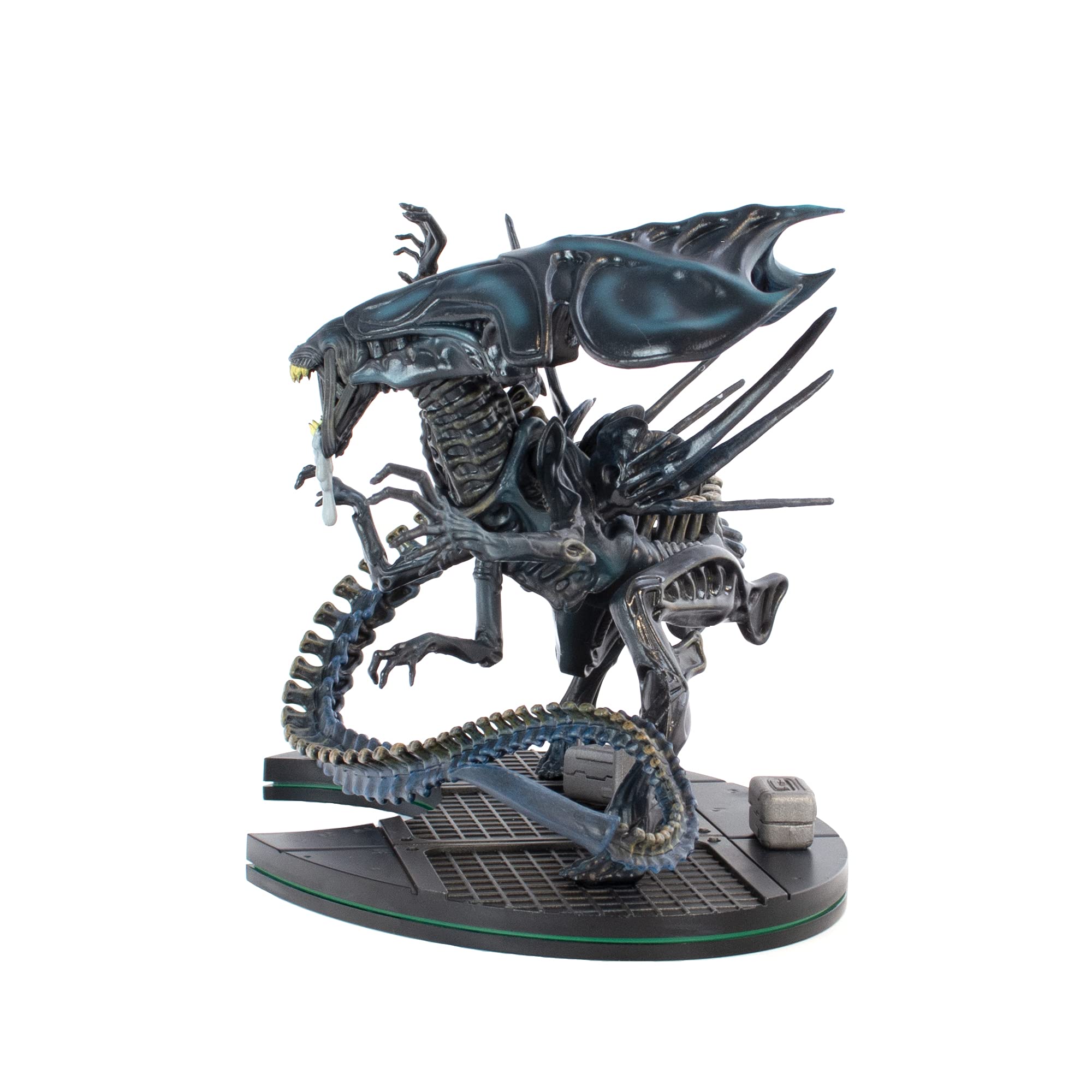 QMx Aliens Queen Q-Fig Max Elite front pose conveys imminent threat and grandeur.