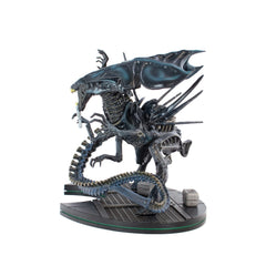 QMx Aliens Queen Q-Fig Max Elite front pose conveys imminent threat and grandeur.