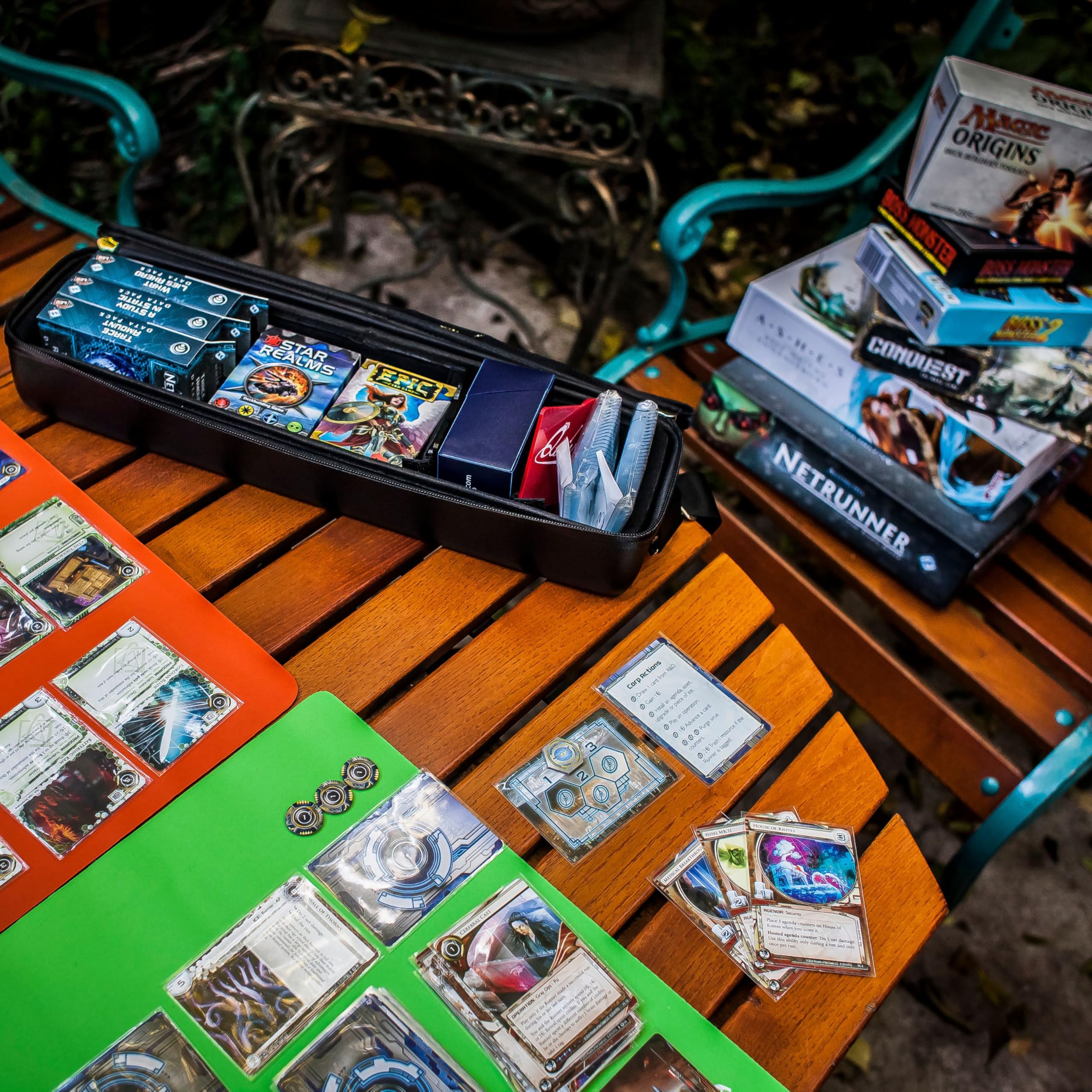 Quiver Time durable padded interior safeguards decks on the go