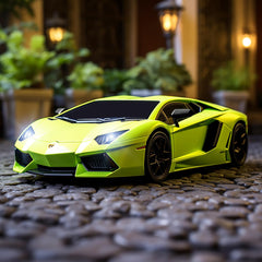 QUN FENG Lamborghini Aventador in-hand size comparison helps choosing the right gift